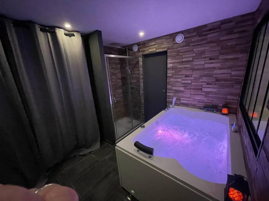 Crecy-la-Chapelle Charmante Residence De Tourisme Avec Jacuzzi מראה חיצוני תמונה