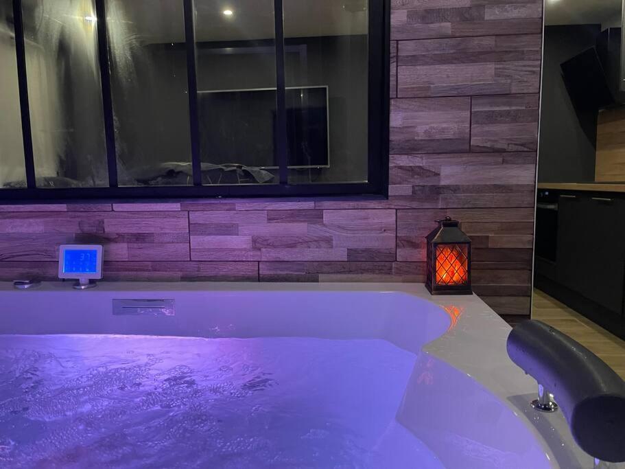 Crecy-la-Chapelle Charmante Residence De Tourisme Avec Jacuzzi מראה חיצוני תמונה